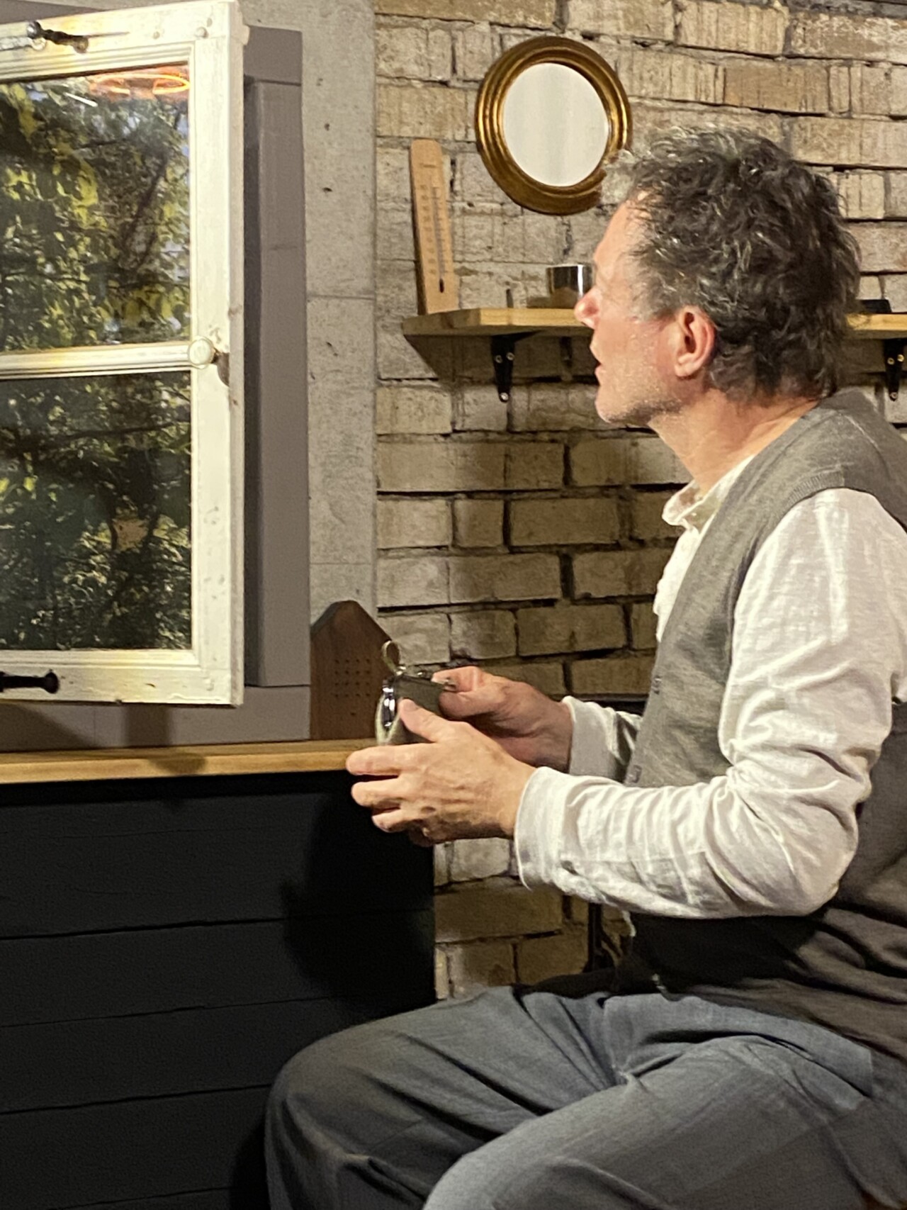 Der Alte Mann Und Der Fernseher der alte mann und der erzähler - fotos – sachklang