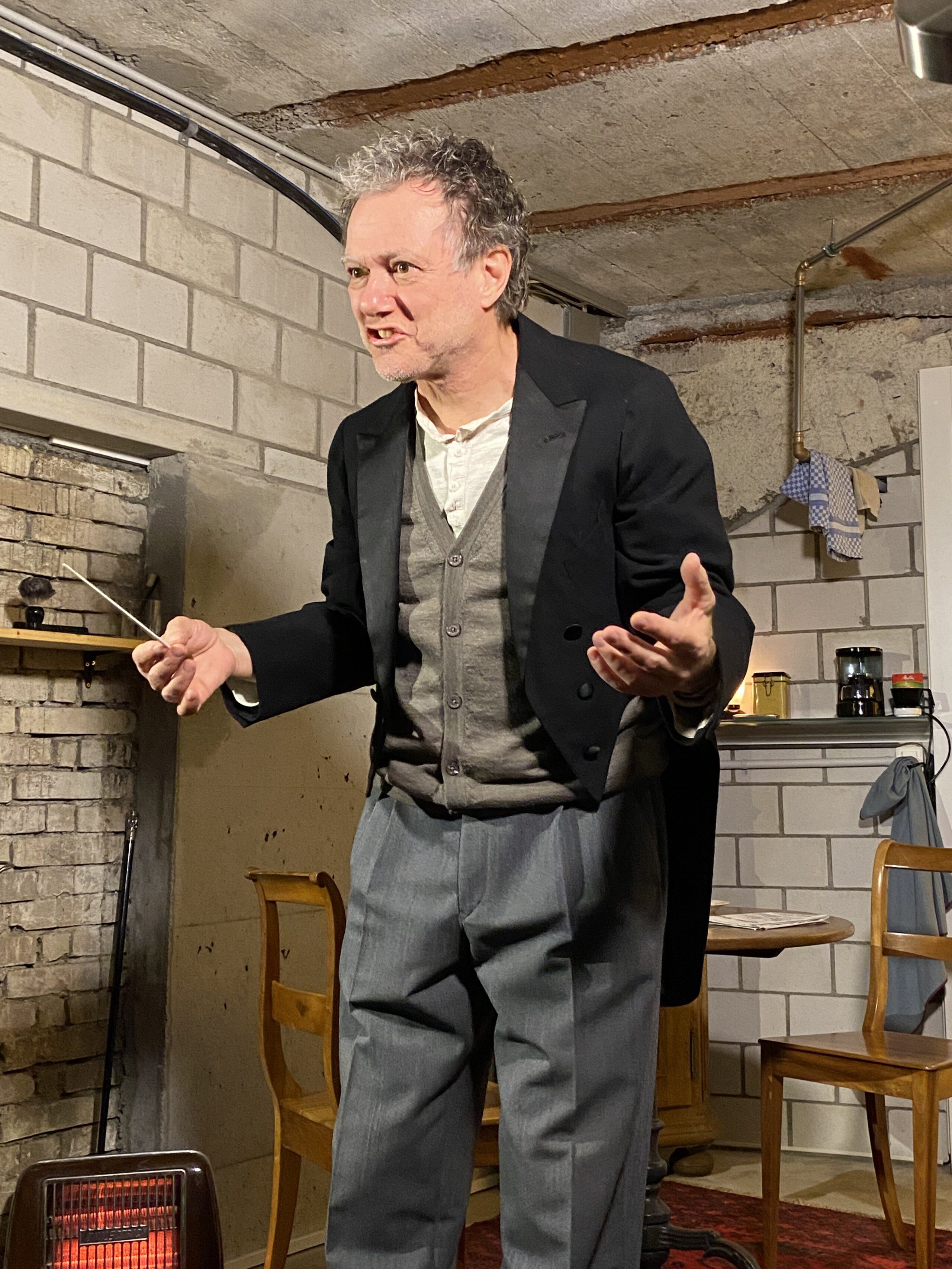 Der Alte Mann Und Der Fernseher der alte mann und der erzähler - fotos – sachklang